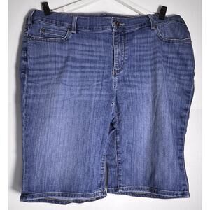 Duluth women’s Blue Jean Denim Medium Wash Jean Shorts Women’s 20W